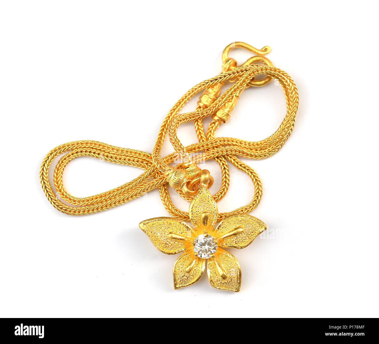 Chaîne d'or Bijoux. Isolé sur Blanc Backgorund. Banque D'Images