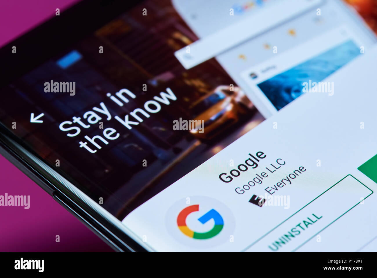 New York, USA - 10 juin 2018 : Recherche Google application sur smartphone Android écran Vue en gros Banque D'Images