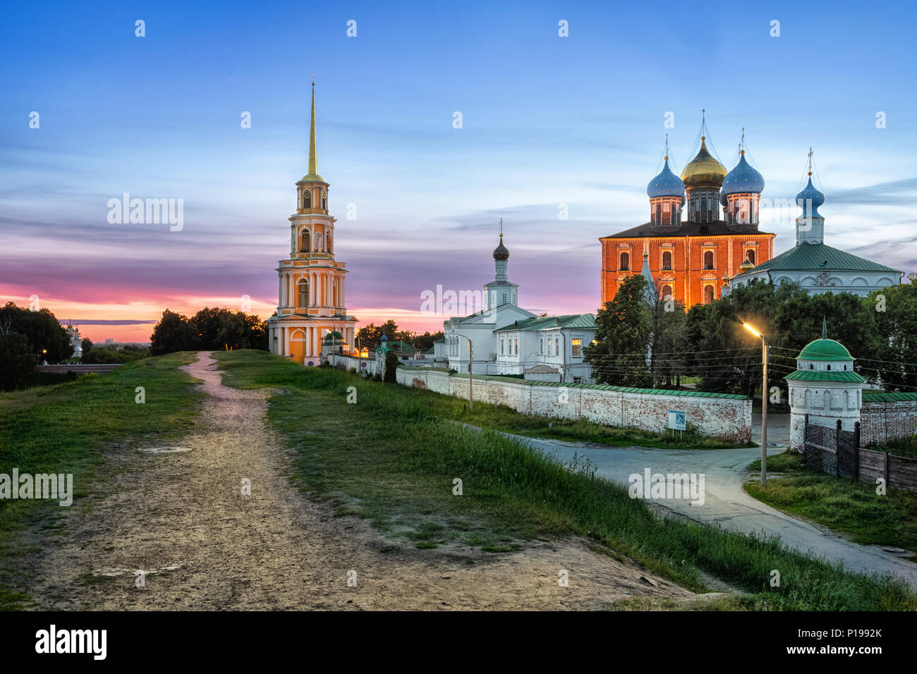 Kremlin de Riazan Au crépuscule - vue de terrassements défensifs, Ryazan, Russie Banque D'Images