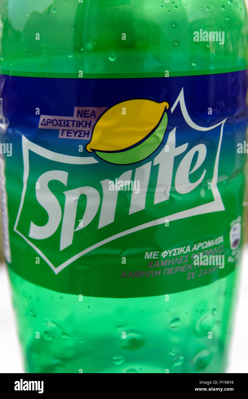 Bouteille de Sprite avec étiquette en grec. Banque D'Images