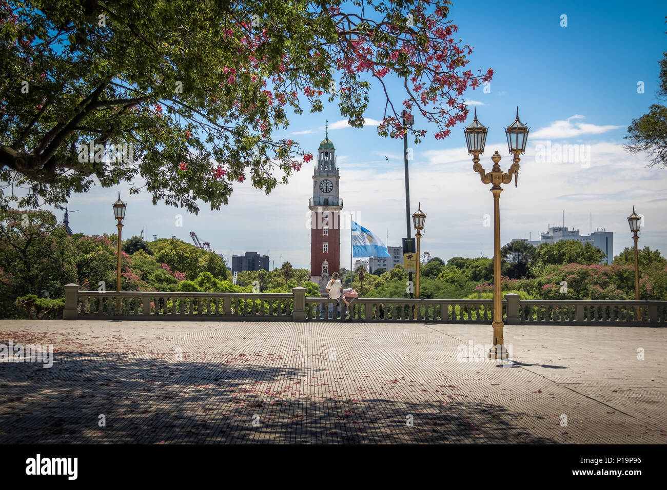 La place San Martin (Plaza San Martin) et tour monumentale (Torre Monumental) - région de Retiro à Buenos Aires, Argentine Banque D'Images
