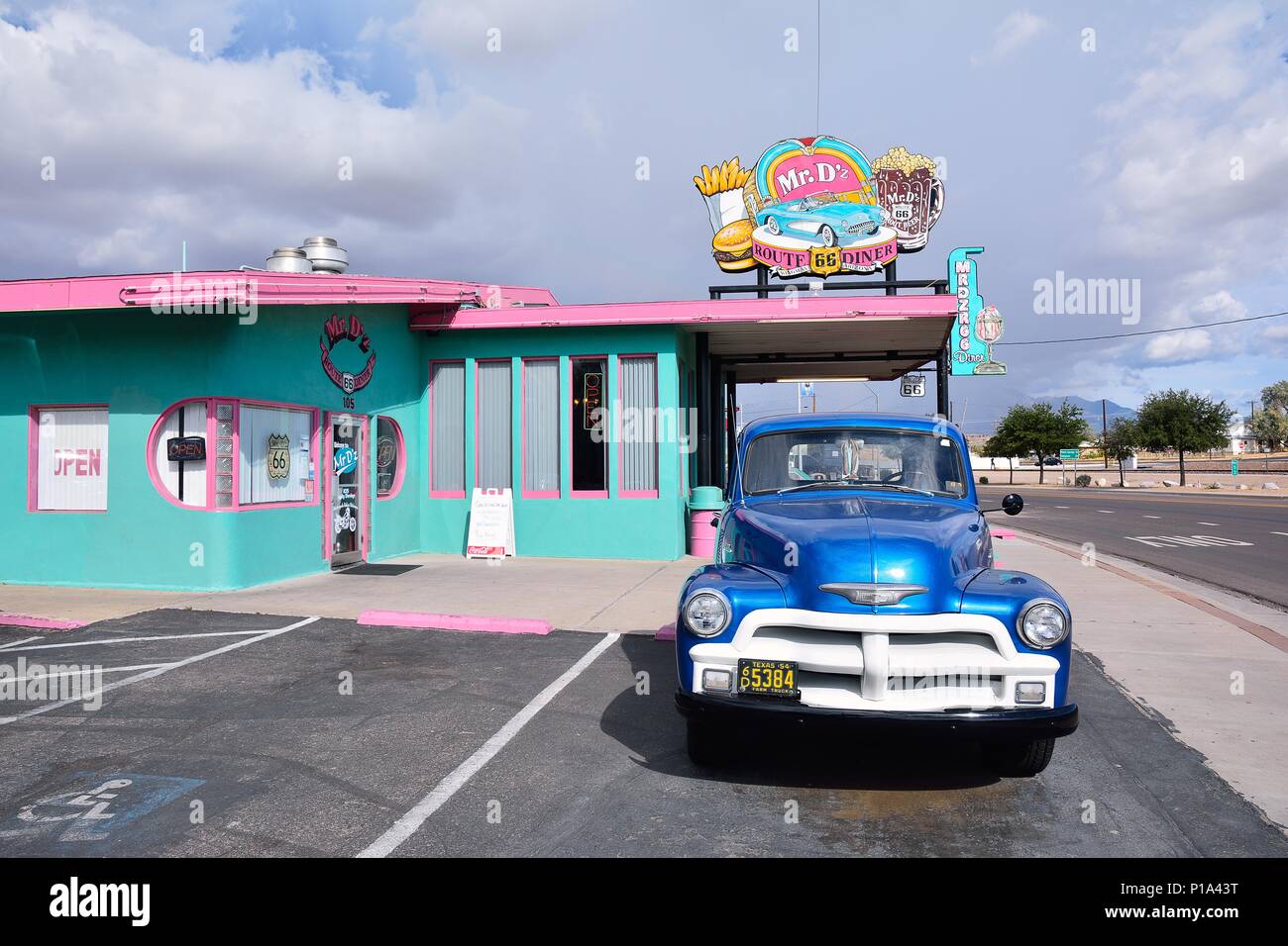 Kingman, Arizona - 24 juillet 2017 : M. Dz Route 66 Diner à Kingman situé sur l'historique Route 66. Banque D'Images