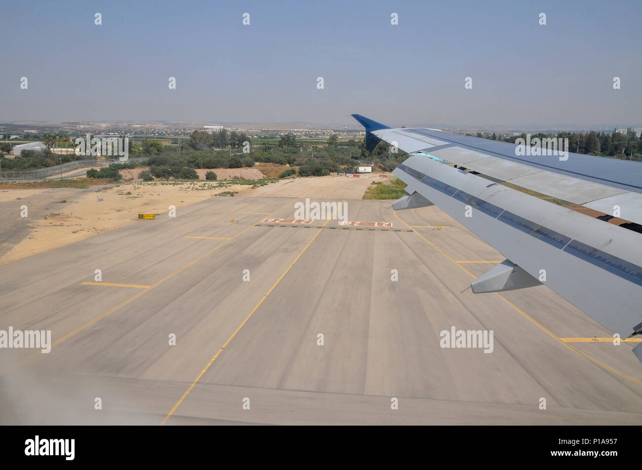 En survolant la côte israélienne dans une approche à l'aéroport Ben Gourion, Israël Banque D'Images