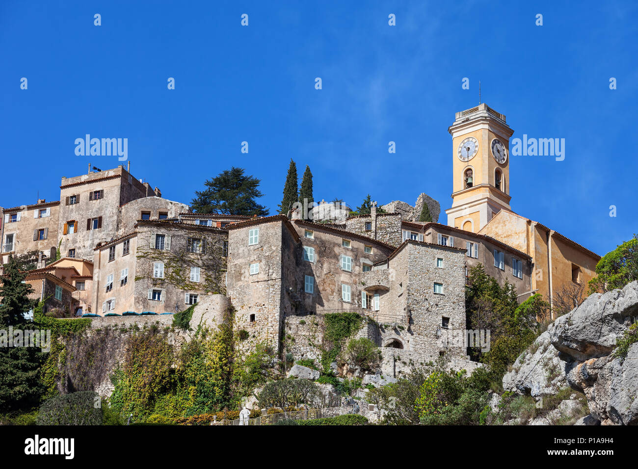 Eze village médiéval perché au sommet d'une montagne en France Banque D'Images