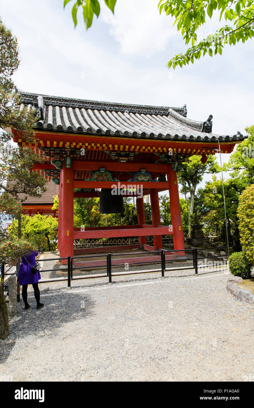 Le Clocher connu comme Shoro du Temple Kiyomizu-dera, temple bouddhiste de Kyoto, au Japon. Banque D'Images