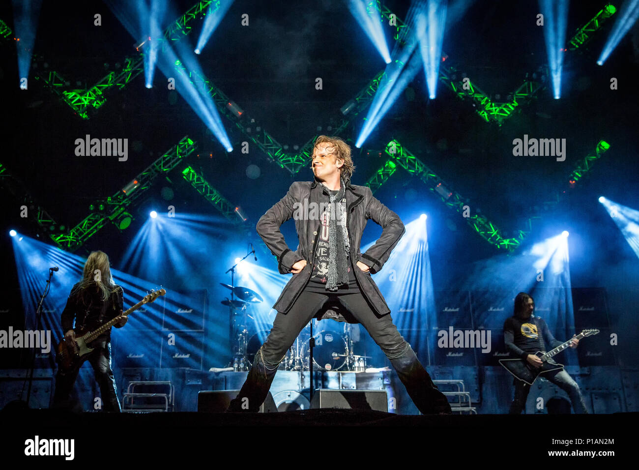 La Suède, Solvesborg - June 09, 2017. Le groupe de power metal allemand Edguy effectue un concert live au cours de la fête de la musique suédoise Sweden Rock Festival 2017 Dans Blekinge. Ici le chanteur Tobias Sammet est vu sur scène. (Photo crédit : Gonzales Photo - Terje Dokken). Banque D'Images