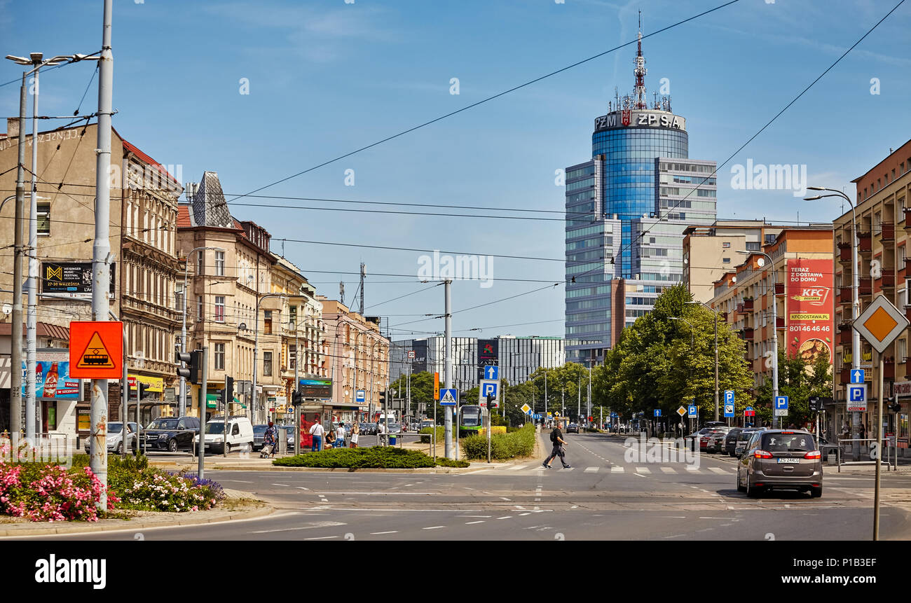 Szczecin, Pologne - 09 juin 2018 : vue générale de la libération Avenue (Aleja Wyzwolenia), l'une des principales artères de la ville. Banque D'Images