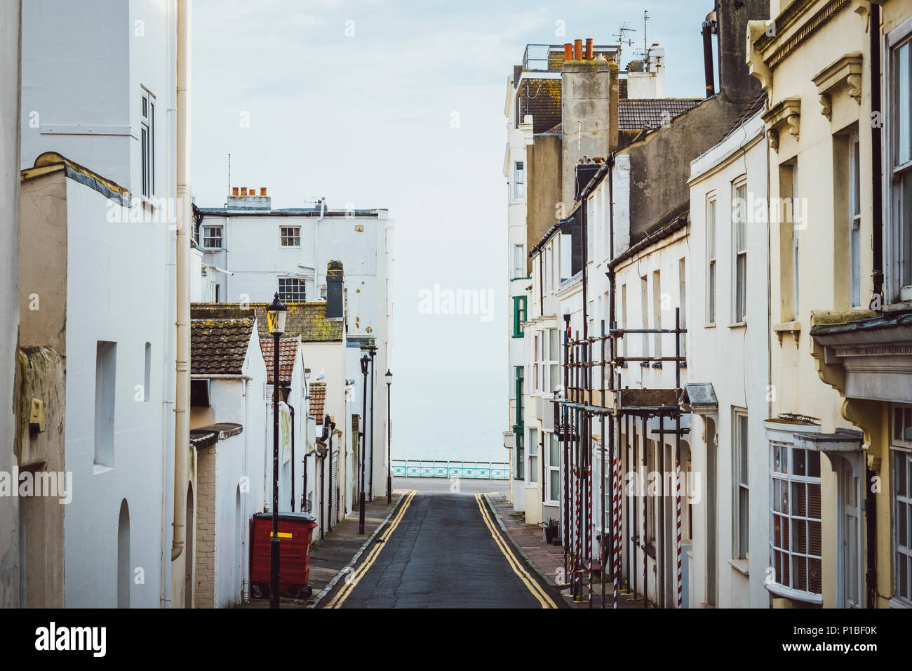 Route avec vue sur la mer, Brighton, Angleterre Banque D'Images