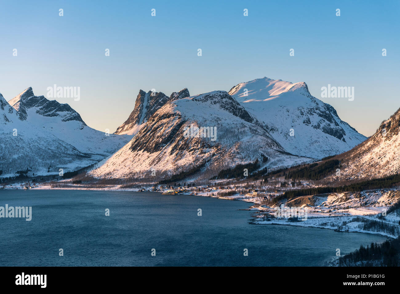 Bergsfjord, point de vue, vue de l'Husfjellet Bergsbotn, coucher de soleil, Senja, Norvège Banque D'Images