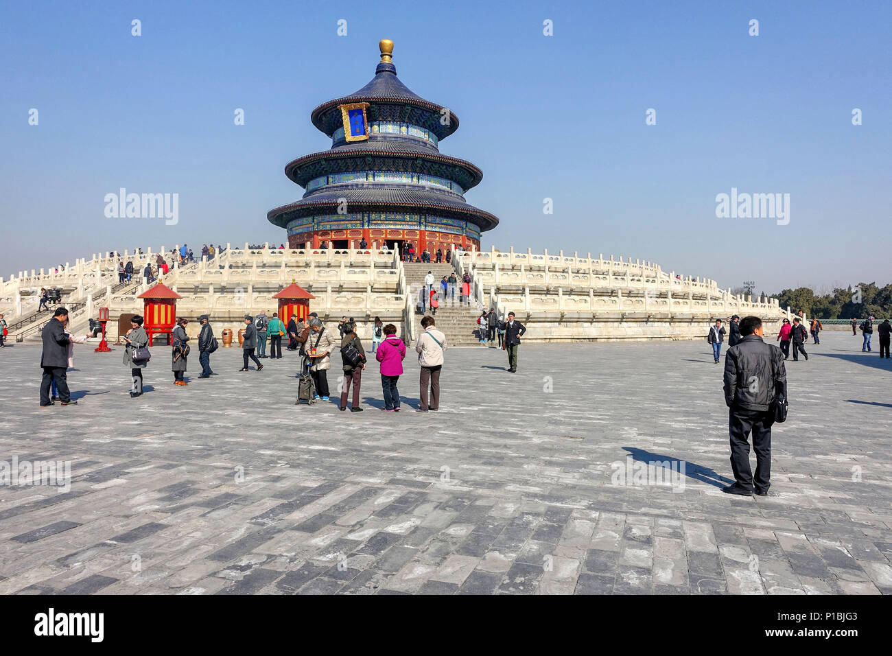 BEIJING, CHINE - le 14 mars 2016 : les touristes visitant le Temple du Ciel park complex. Banque D'Images