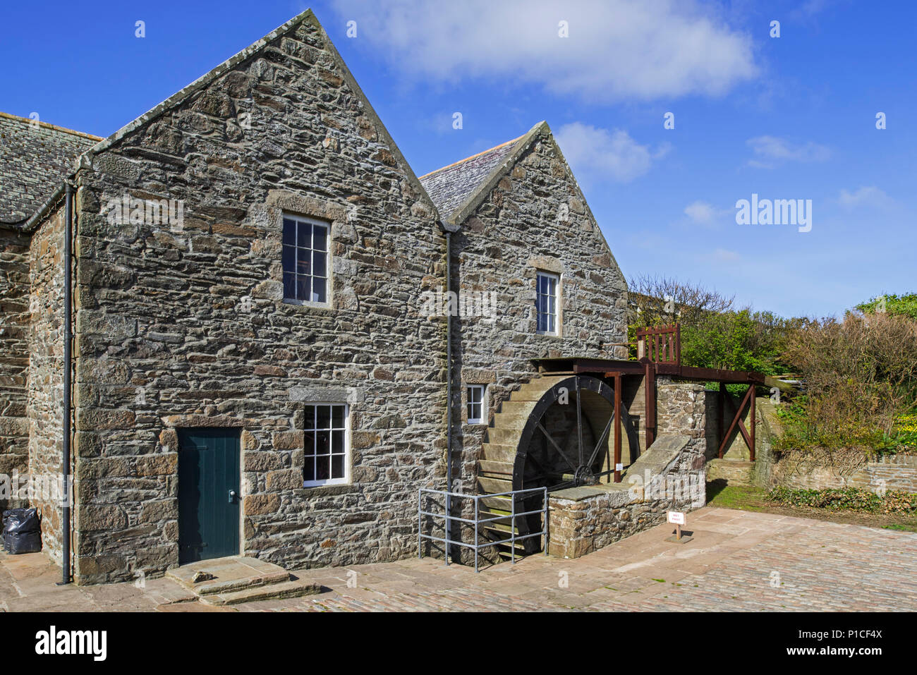 Quendale Mill, moulin à eau restauré du xixe siècle dépassé / moulin à eau à Dunrossness, Shetland, Scotland, UK Banque D'Images