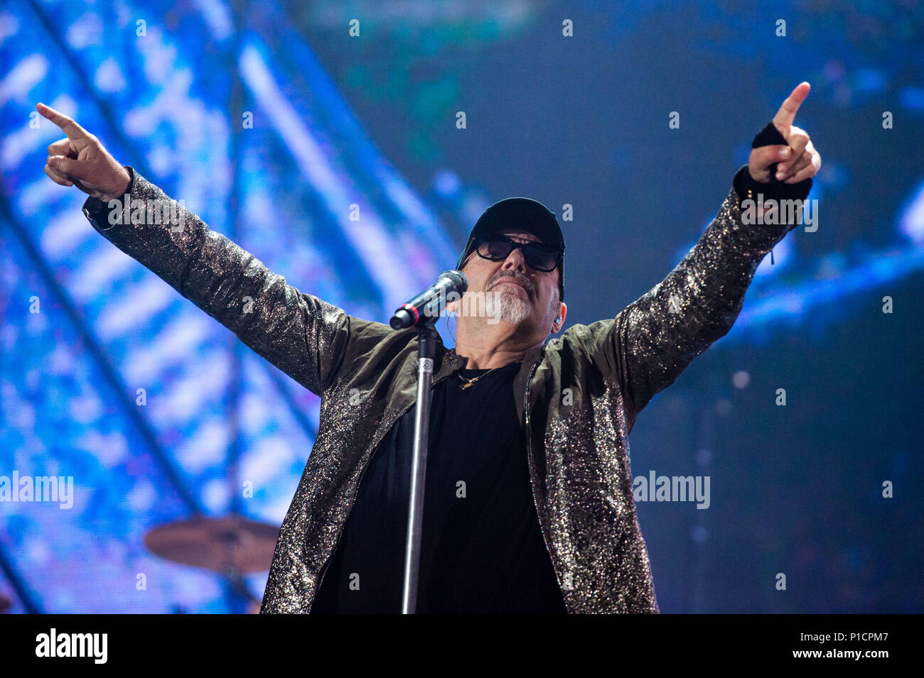 Rome, Italie. 11 juin 2018. Chanteur et compositeur italien, Vasco Rossi en live sur scène son 'Vasco non stop tour 2018' au Stade Olympique, Rome, Italie le 11 juin 2018. Photo par Giuseppe Maffia Crédit : Giuseppe Maffia/Alamy Live News Banque D'Images