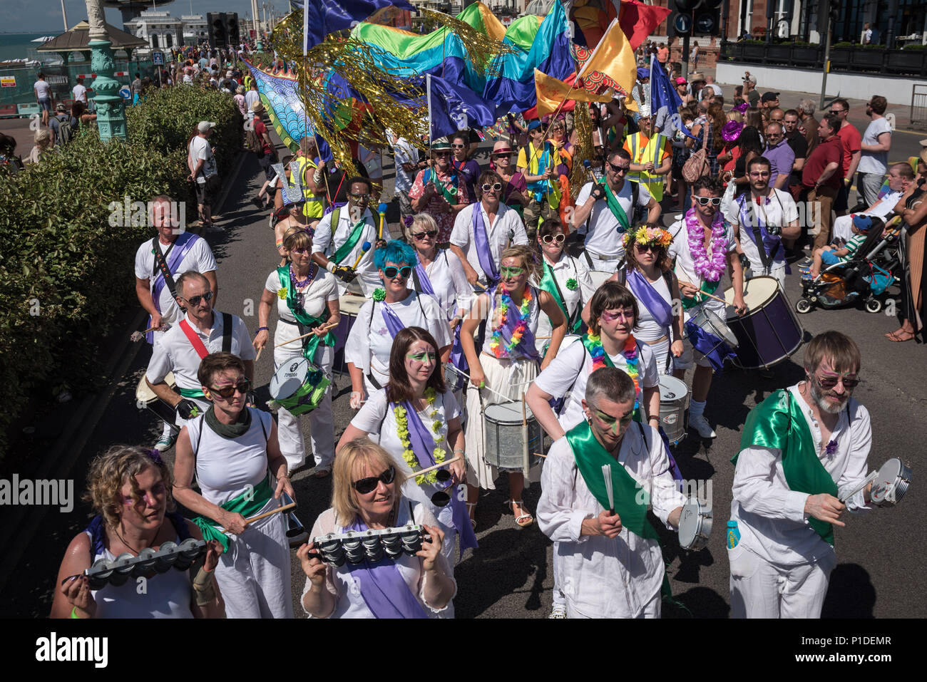 Brighton, East Sussex, août 6th, 2016. Des milliers de personnes bordent les rues de Brighton pour aider à célébrer le plus grand festival de la fierté dans le Royaume-Uni, avec Banque D'Images