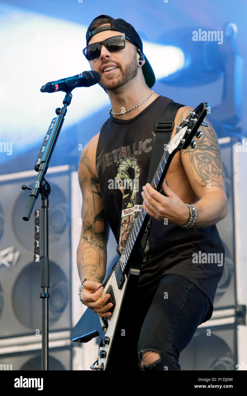 Matthew Tuck de Bullet for My Valentine joue sur la scène lors du Festival 2018 télécharger à Donington Park, Derby, le 8 juin 2018. Banque D'Images