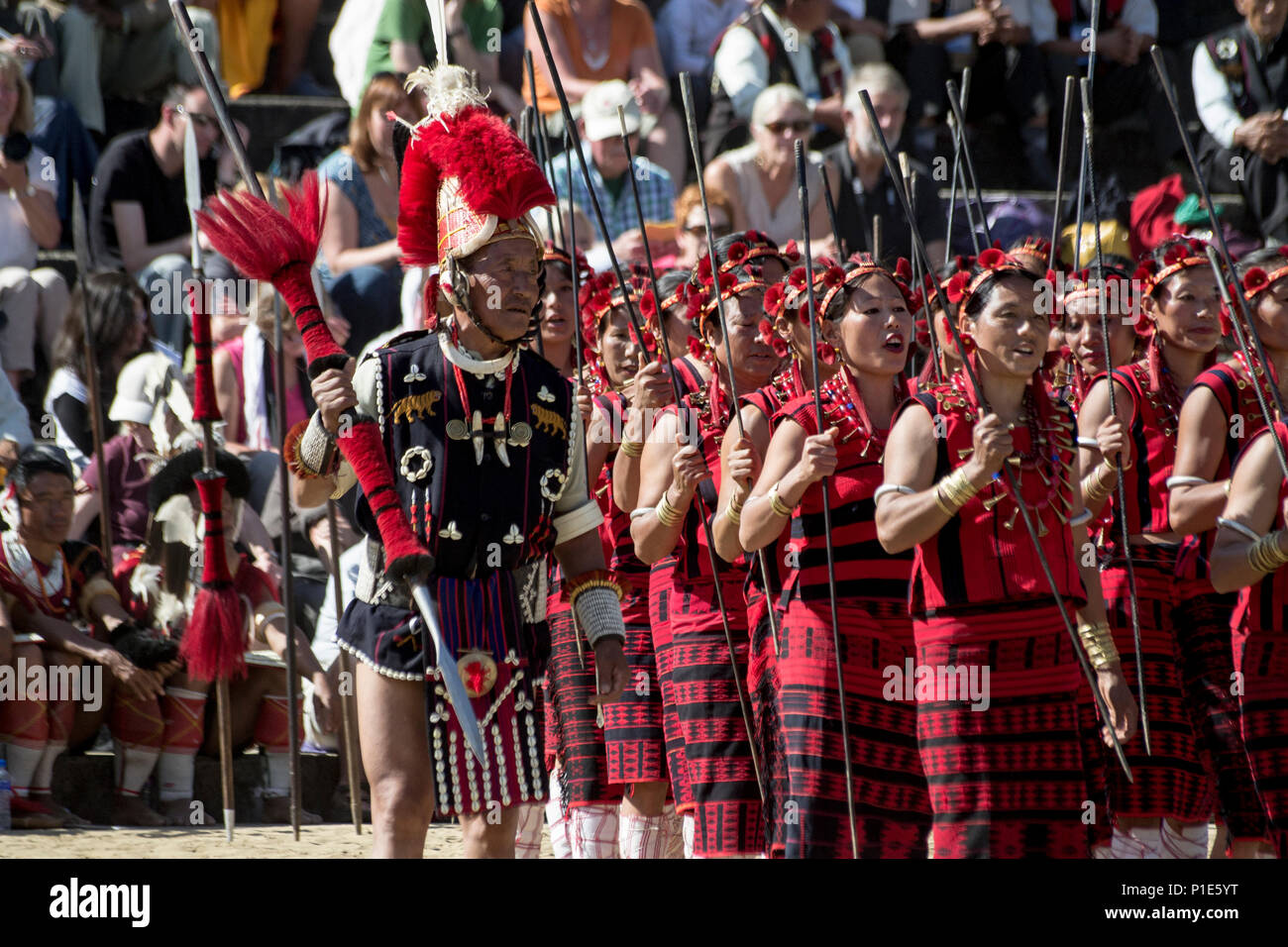 Kisama Heritage Village, Nagaland. Performance culturelle Naga Banque D'Images