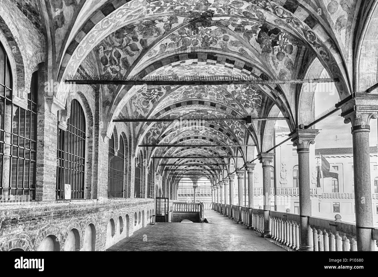 Padoue, Italie - 28 avril : La magnifique Loggia qui est le balcon extérieur de Palazzo della Ragione de Padoue, Italie Banque D'Images