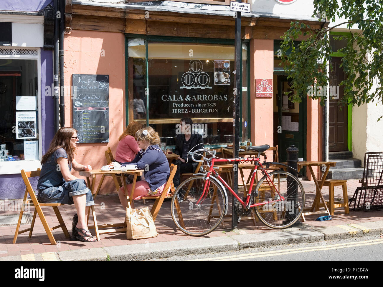 La culture Café du Cala & Arrobas Solera et bar à tapas, Sydney Street, North Laine, Brighton, East Sussex, England, UK Banque D'Images