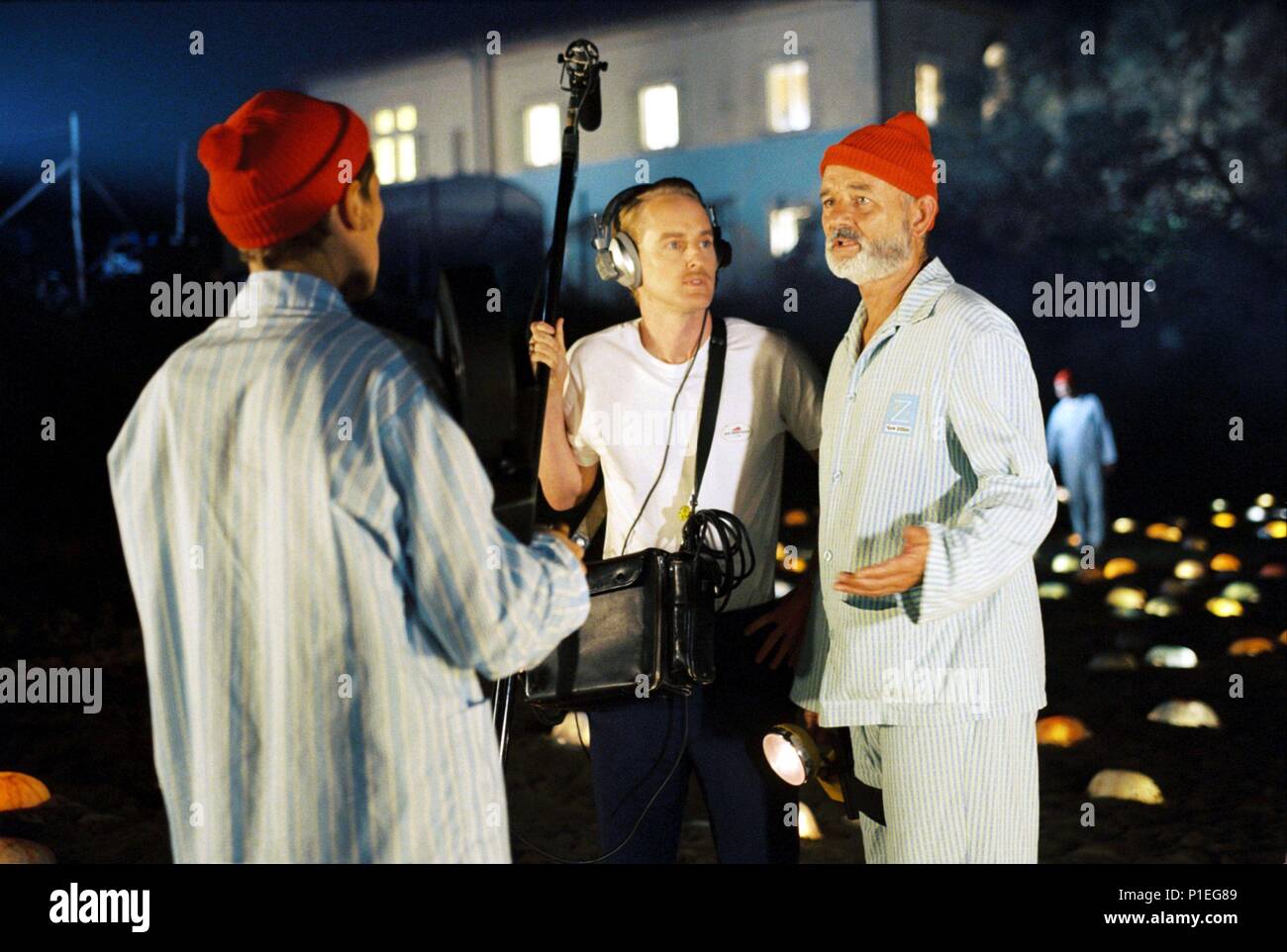 Titre original : THE LIFE AQUATIC WITH STEVE ZISSOU. Titre en anglais : THE LIFE AQUATIC WITH STEVE ZISSOU. Film Réalisateur : WES ANDERSON. Année : 2004. Stars : BILL MURRAY. Credit : Touchstone Pictures / Album Banque D'Images