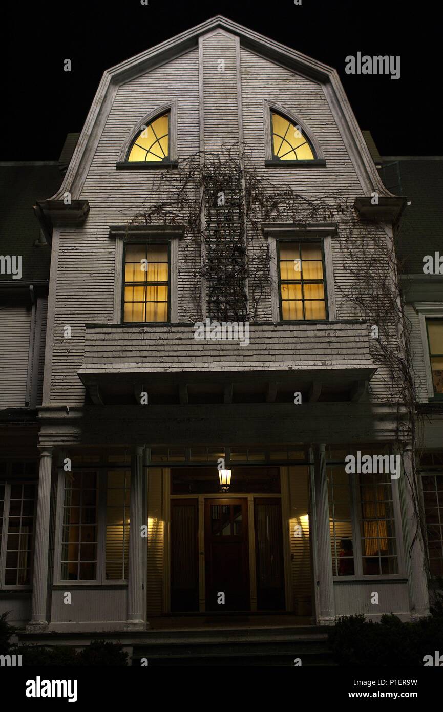 Titre original : The Amityville Horror. Titre en anglais : The Amityville Horror. Directeur de film : ANDREW DOUGLAS. Année : 2005. Credit : Metro Goldwyn Mayer / IOVINO, PETER / Album Banque D'Images