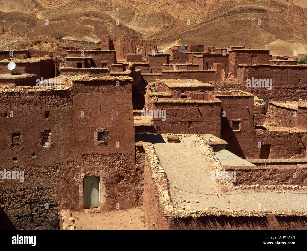 Résumé fond brun à partir de formes géométriques dans des maisons traditionnelles du village berbère, au Maroc. Banque D'Images