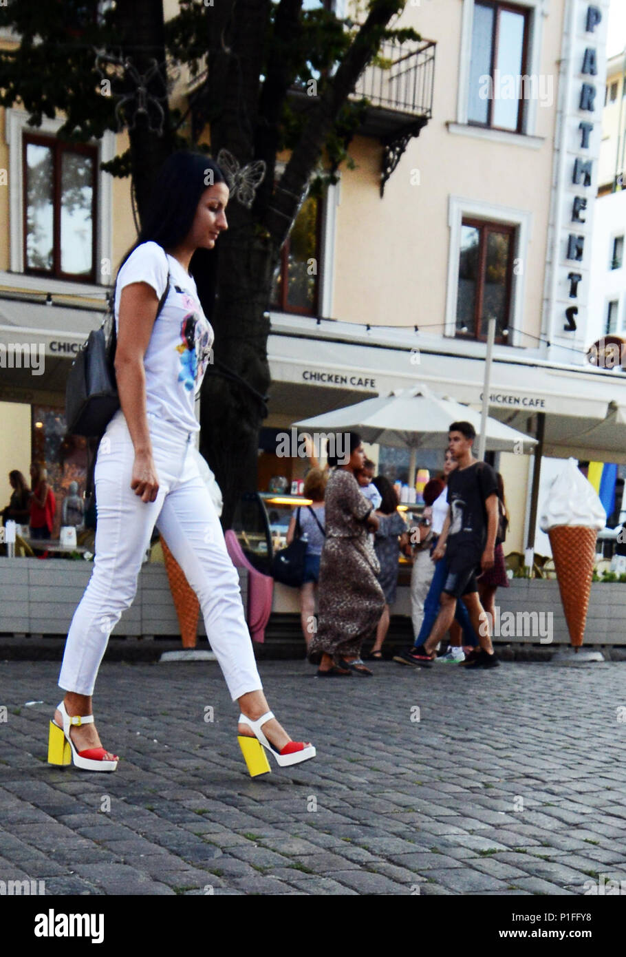 La mode femme ukrainienne à Odessa. Banque D'Images