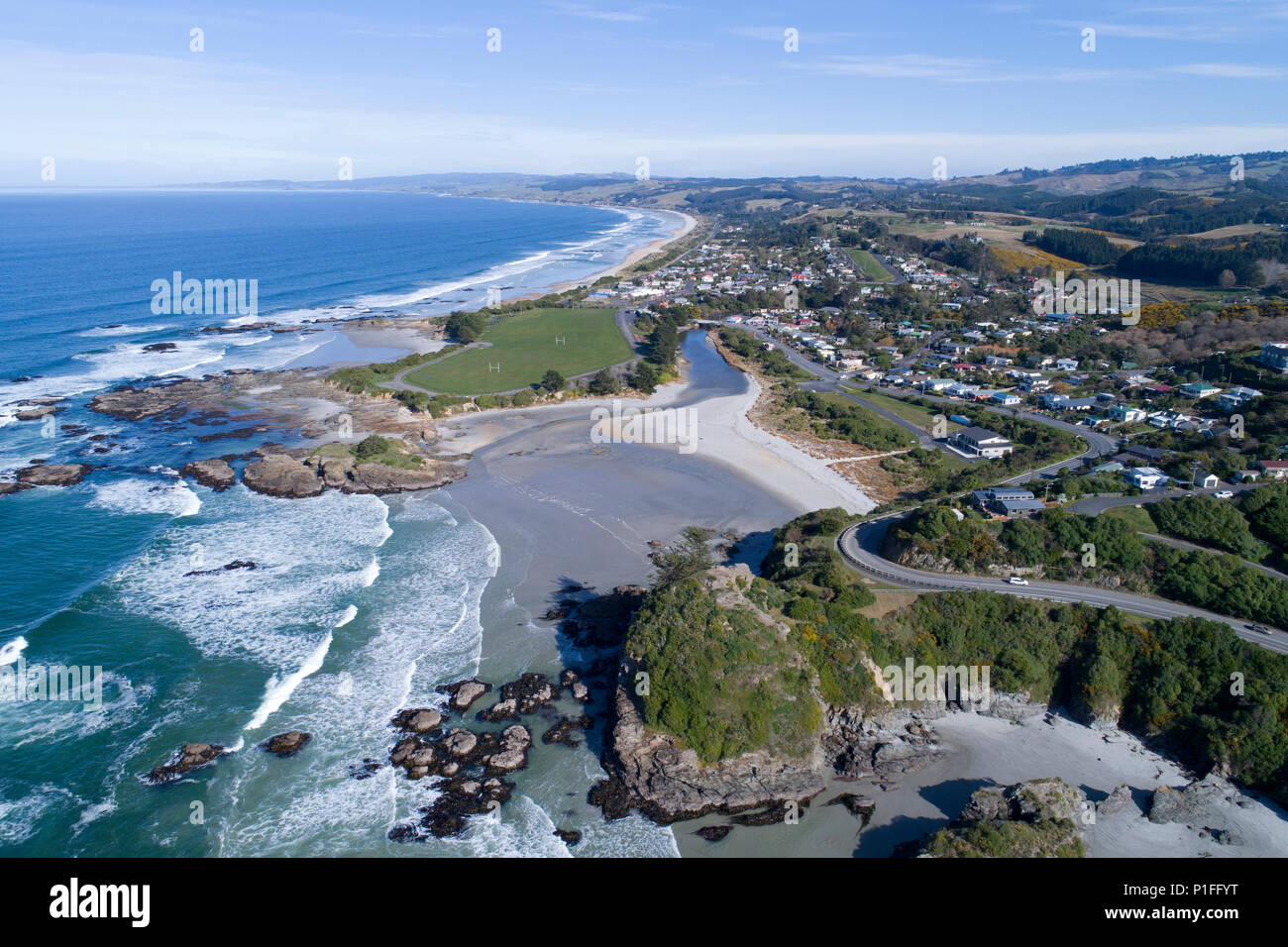 Brighton Beach et Big Rock Corner, Brighton, Dunedin, île du Sud, Nouvelle-Zélande - Antenne de drone Banque D'Images