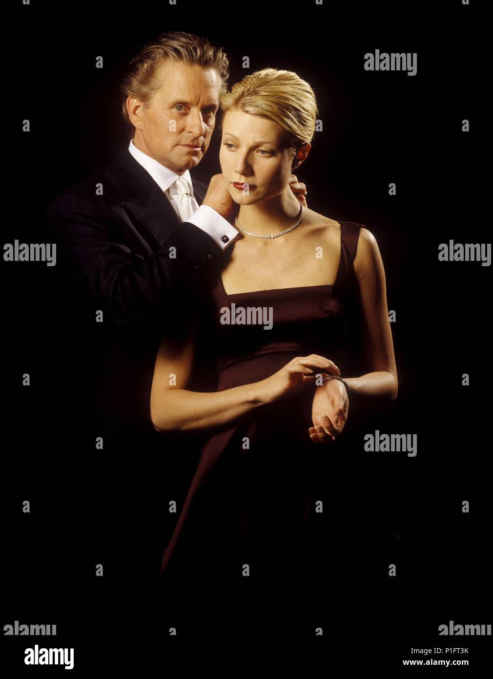 Titre original : UN MEURTRE PARFAIT. Titre en anglais : UN MEURTRE PARFAIT. Film Réalisateur : Andrew Davis. Année : 1998. Stars : MICHAEL DOUGLAS, Gwyneth Paltrow. Credit : Warner Brothers / Album Banque D'Images