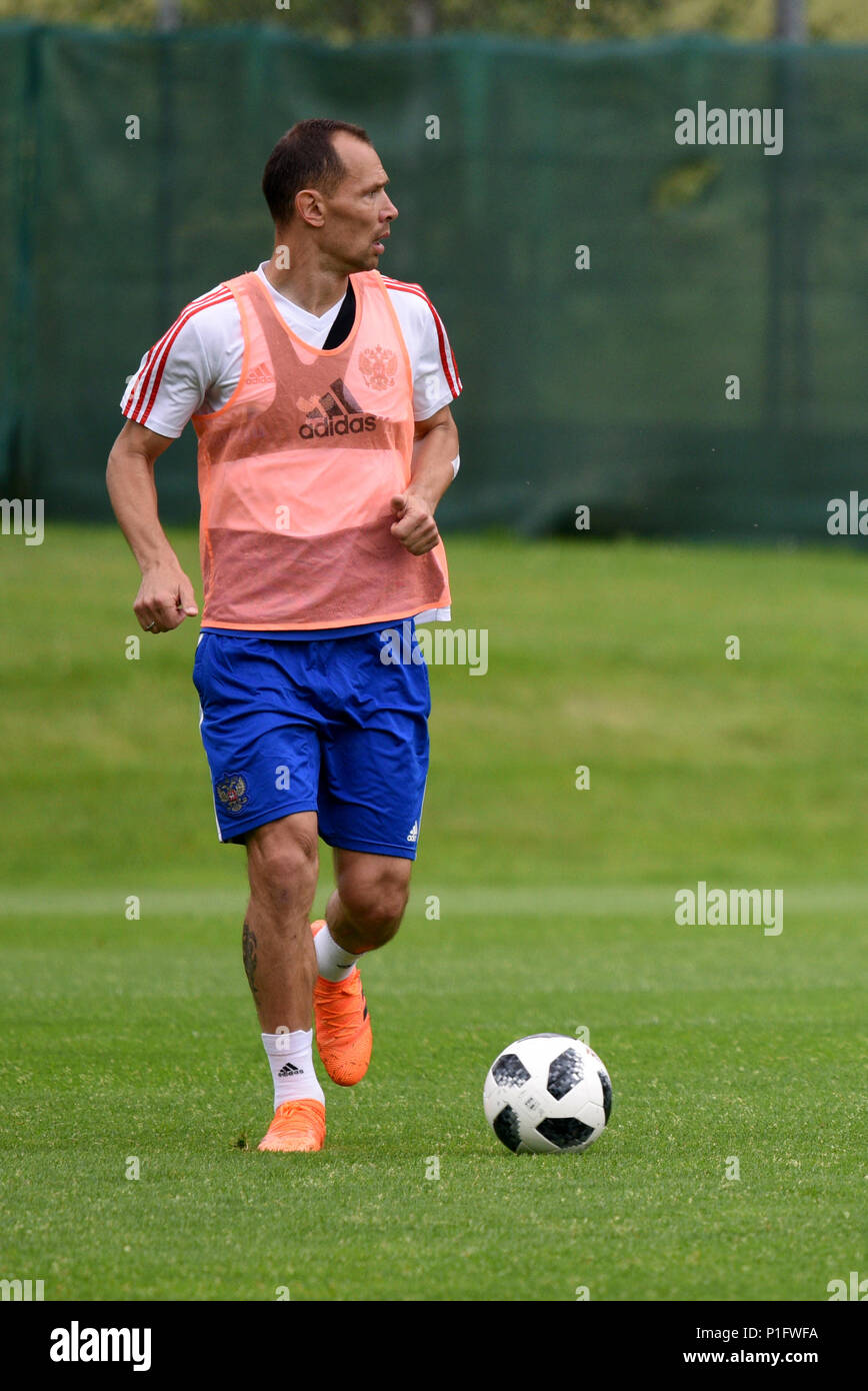 Neustift, Tyrol, Autriche - le 28 mai 2018. Joueur de football russe Sergei Ignashevich au cours de camp d'entraînement à Neustift im Stubaital, Autriche. Banque D'Images