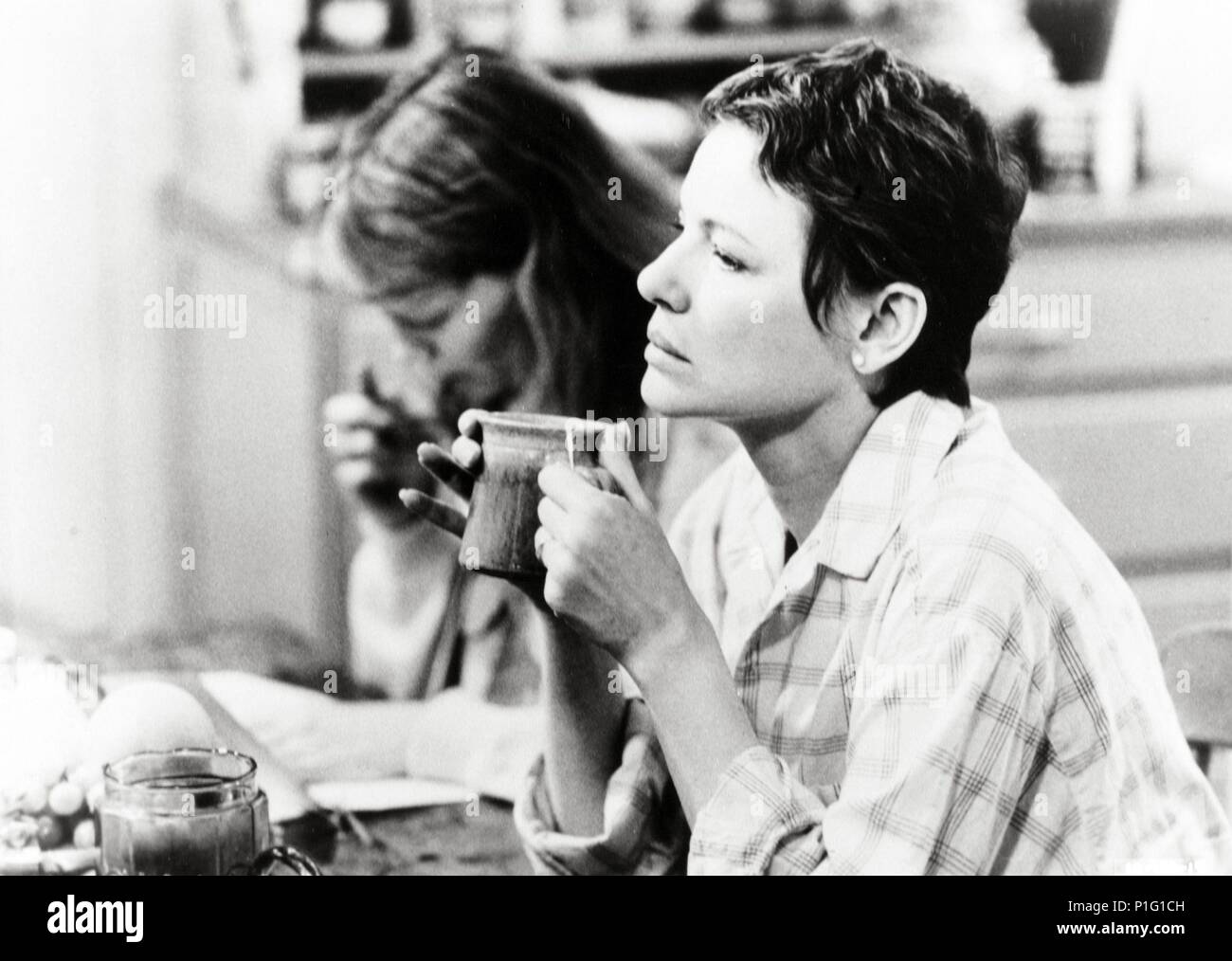 Titre original : septembre. Titre en anglais : septembre. Film Réalisateur : Woody Allen. Année : 1987. Stars : DIANNE WIEST. Credit : ORION PICTURES / Album Banque D'Images