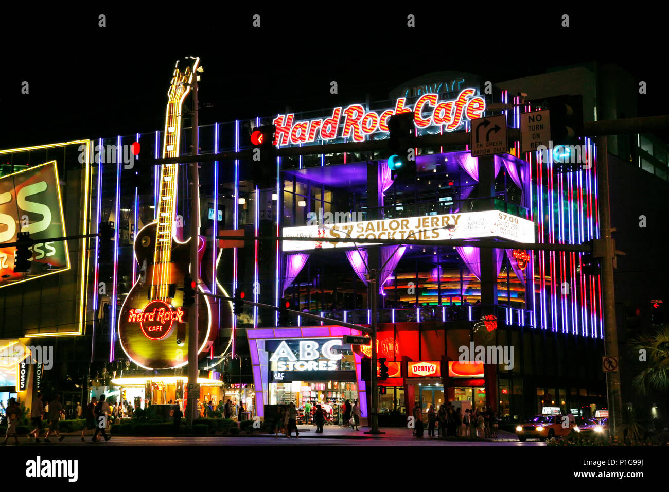 LAS VEGAS, États-Unis - 04 SEPTEMBRE : People walking in Las Vegas Strip, septembre 2012 à Las Vegas, aux Etats-Unis. En plus des casinos et des hôtels, il y a beaucoup d'attrac Banque D'Images