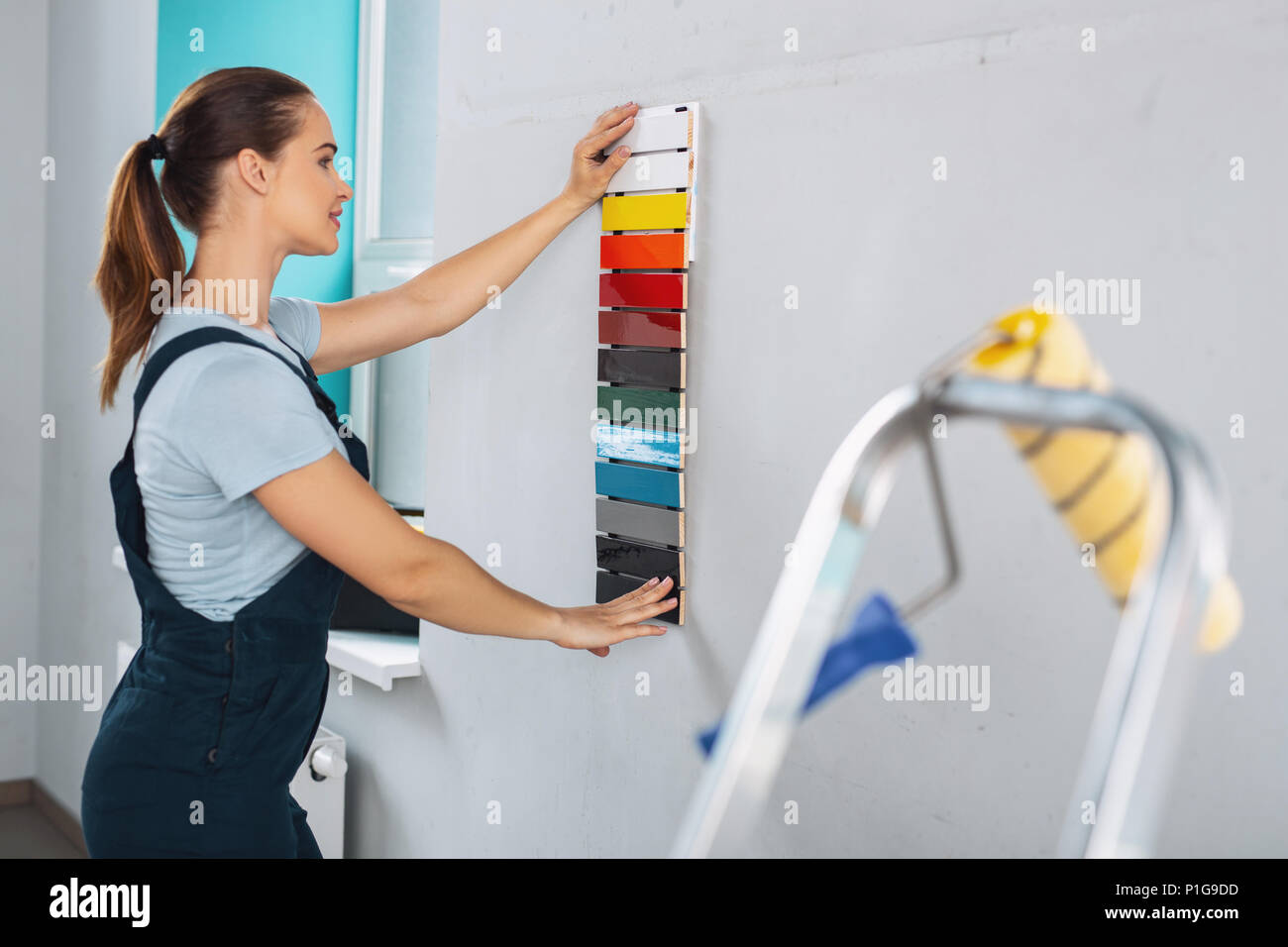 Le choix d'un designer pour les murs de peinture Banque D'Images