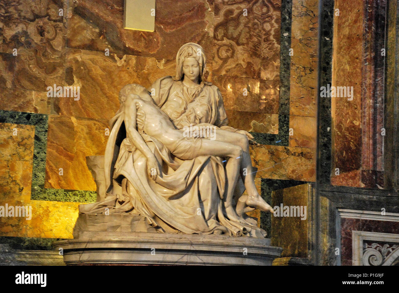 Réplique de la Pieta de Michel-Ange exposée dans la galerie Pinacoteca dans les musées du Vatican, Cité du Vatican, Europe Banque D'Images