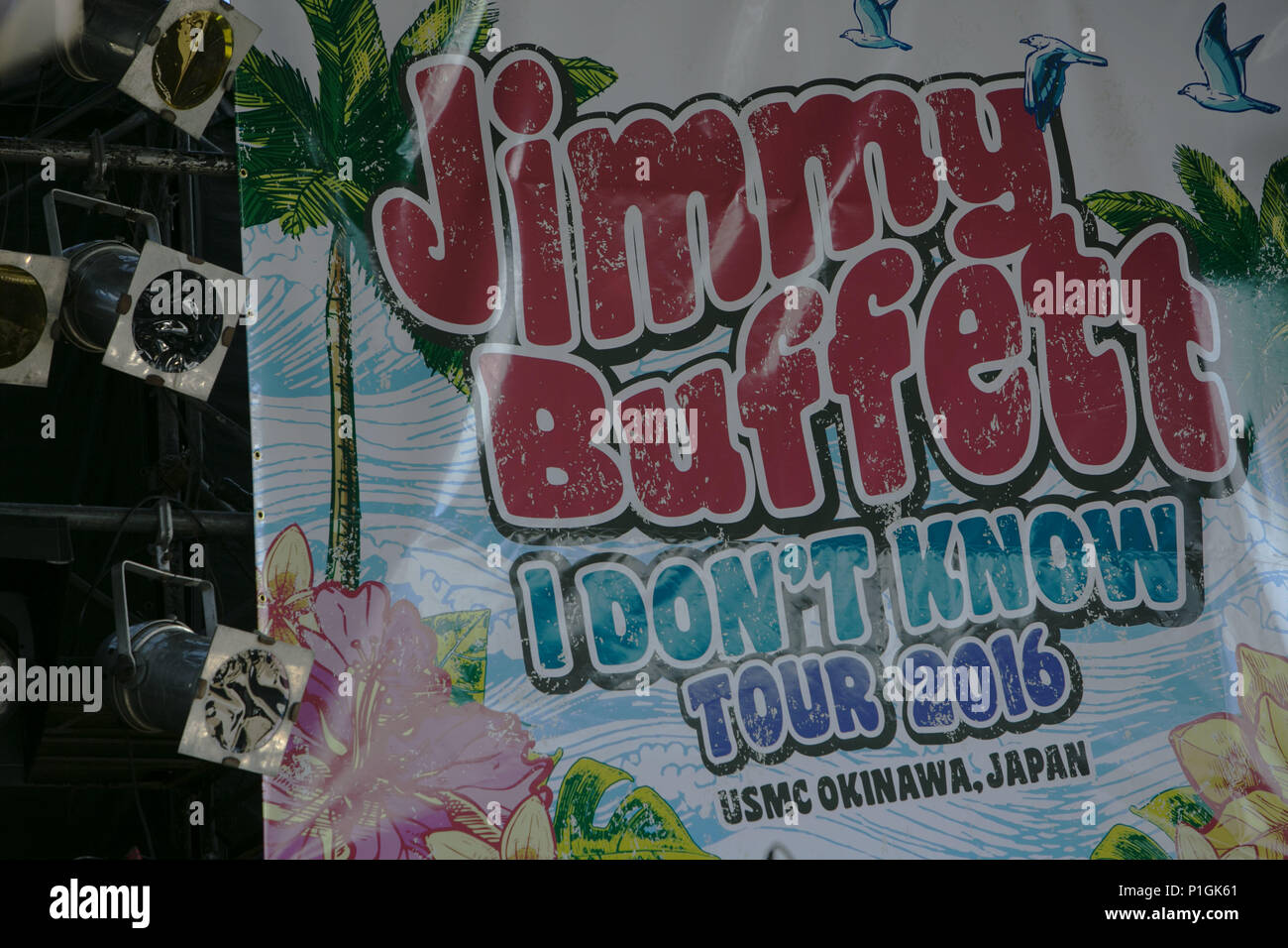 Jimmy Buffett et le Corail Reefers effectuer lors d'un concert sur Camp Foster, Okinawa, Japon, le 28 octobre 2016. C'est la première fois que Buffett a effectué à Okinawa. L'émission était un concert gratuit dans le cadre du "je ne sais pas" tour. (U.S. Marine Corps photo de Jonas Baase PFC) Banque D'Images