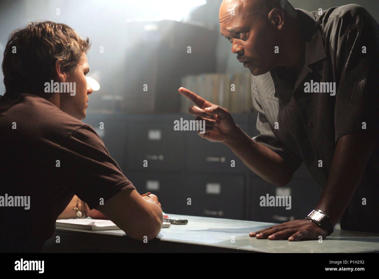 Titre original : SERPENTS DANS UN AVION. Titre en anglais : SERPENTS DANS UN AVION. Directeur du film : DAVID RICHARD ELLIS. Année : 2006. Stars : SAMUEL L. JACKSON ; Nathan Phillips. Credit : HANNAH RACHEL PRODUIT. SERVICES/FILM MUTUELLE CORP/NOUVELLE LIGNE CI / DITTIGER, James / Album Banque D'Images