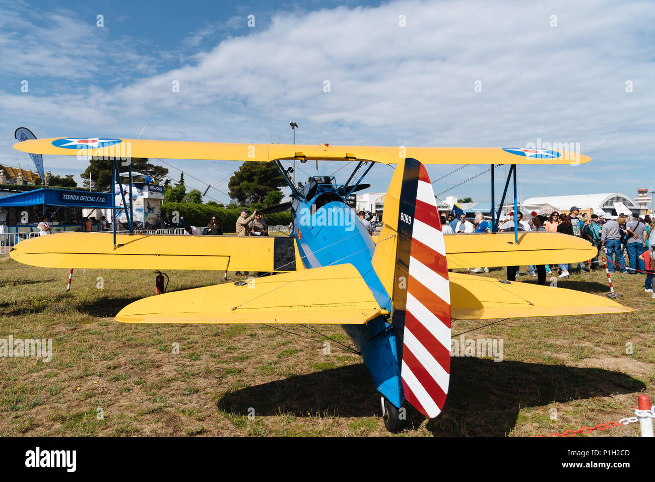 Madrid, Espagne - juin 3, 2018 : Boeing Stearman Kaydet - FNM 1933 Spectacle aérien au cours de la collection d'aéronefs historiques dans l'aéroport de Cuatro Vientos Banque D'Images