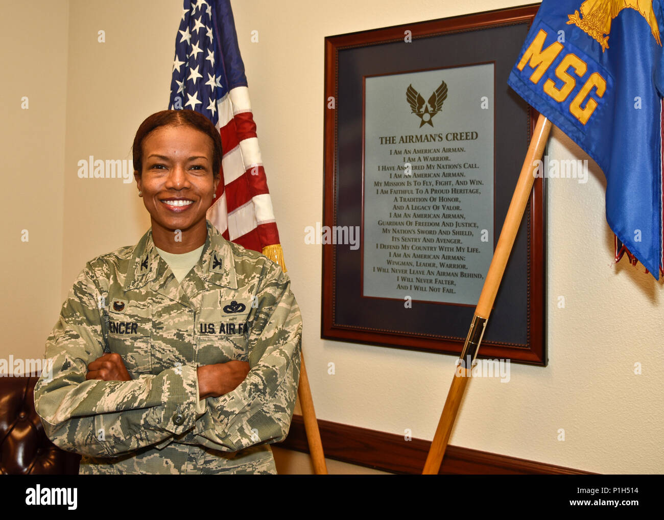 Le colonel Yvonne Spencer, 92e Groupe de soutien de mission, le commandant a été choisi comme conférencier invité lors de l'Armée de l'air Applications techniques du Centre de femmes en sciences et en génie, le 7 septembre 2016 Symposium, à Patrick Air Force Base, en Floride, "J'étais vraiment honoré d'être invité à parler lors d'une conférence à ces pionniers," dit Spencer. "J'aurais jamais imaginé quelque chose comme ça, d'être inclus dans un tel groupe bien connu je me sentais comme l'Armée de l'air était tendre la main et d'essayer d'être inclusif et essaie de faire passer l'importance de la diversité." (U.S. Air Force photo/un membre de la 1re classe Taylor Shelton) Banque D'Images