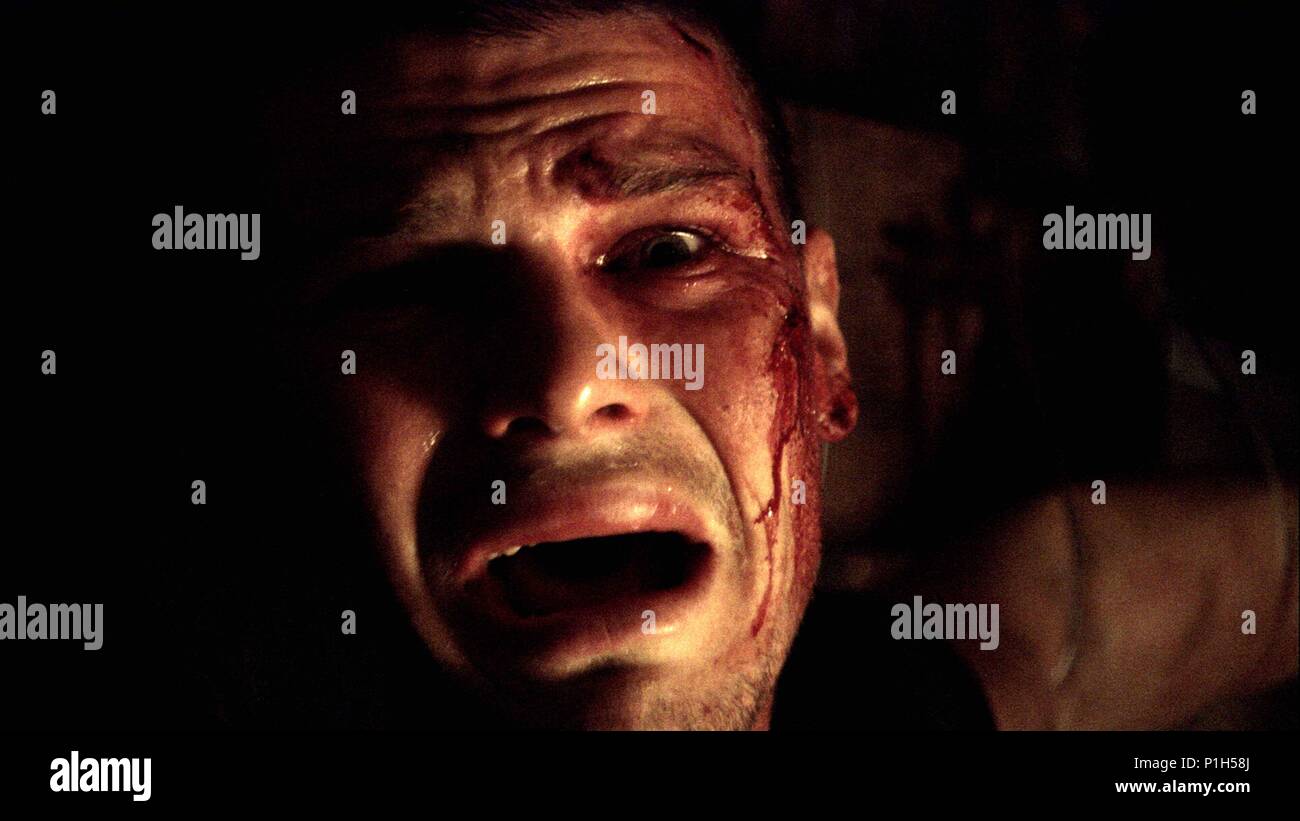 Titre original : WOLF CREEK. Titre en anglais : WOLF CREEK. Directeur de film : GREG MCLEAN. Année : 2005. Stars : Nathan Phillips. Credit : TRUE CRIME CHANNEL/MEILLEUR FX (SON) de flèche/EMU CREEK IMAGES / GUERRA, Daniel / Album Banque D'Images