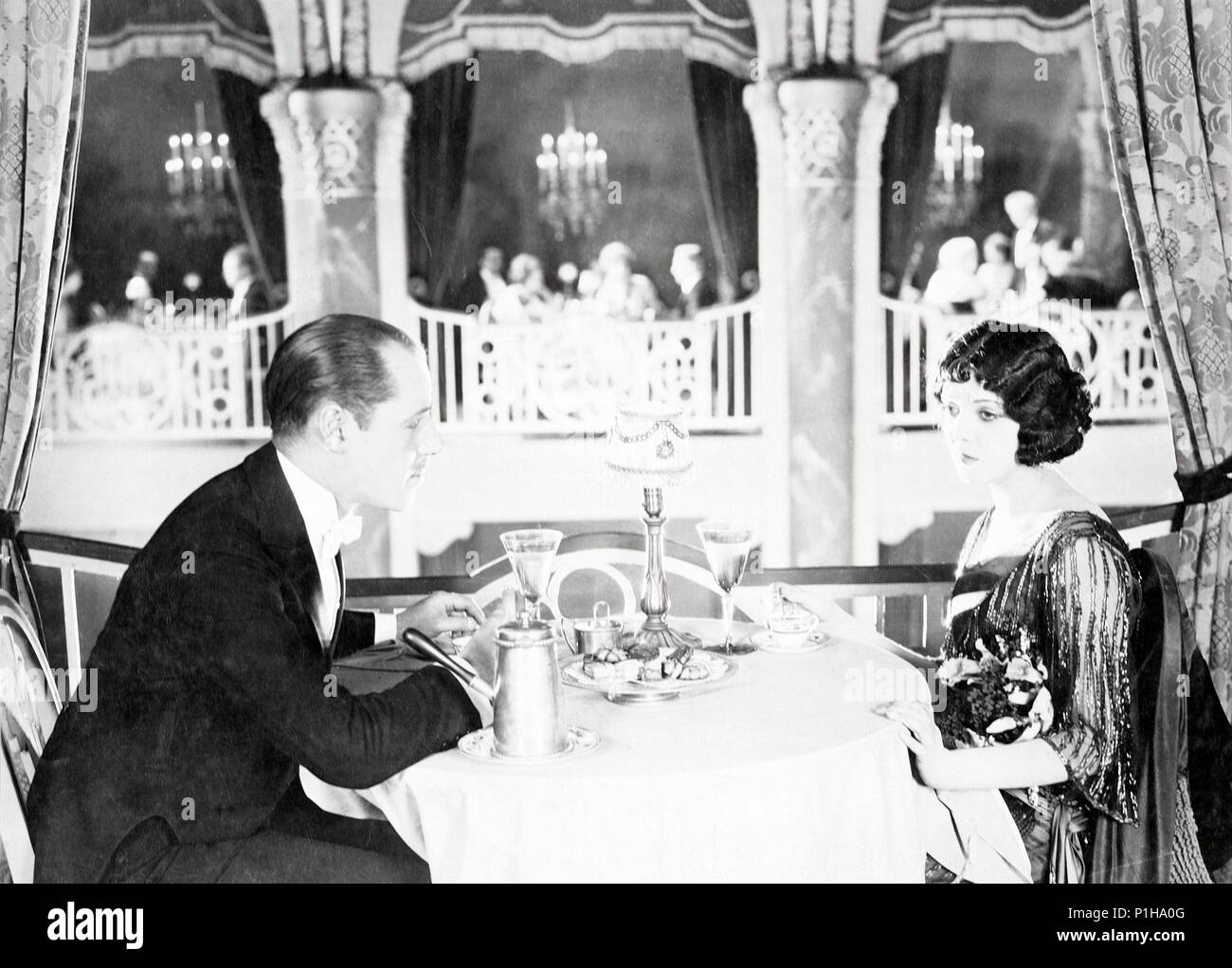 Titre original : APRÈS LE SPECTACLE. Titre en anglais : APRÈS LE SPECTACLE. Film Réalisateur : William C. DE MILLE. Année : 1921. Stars : JACK HOLT ; LILA LEE. Joueurs célèbres : crédit-LASKY FILM CORPORATION / Album Banque D'Images