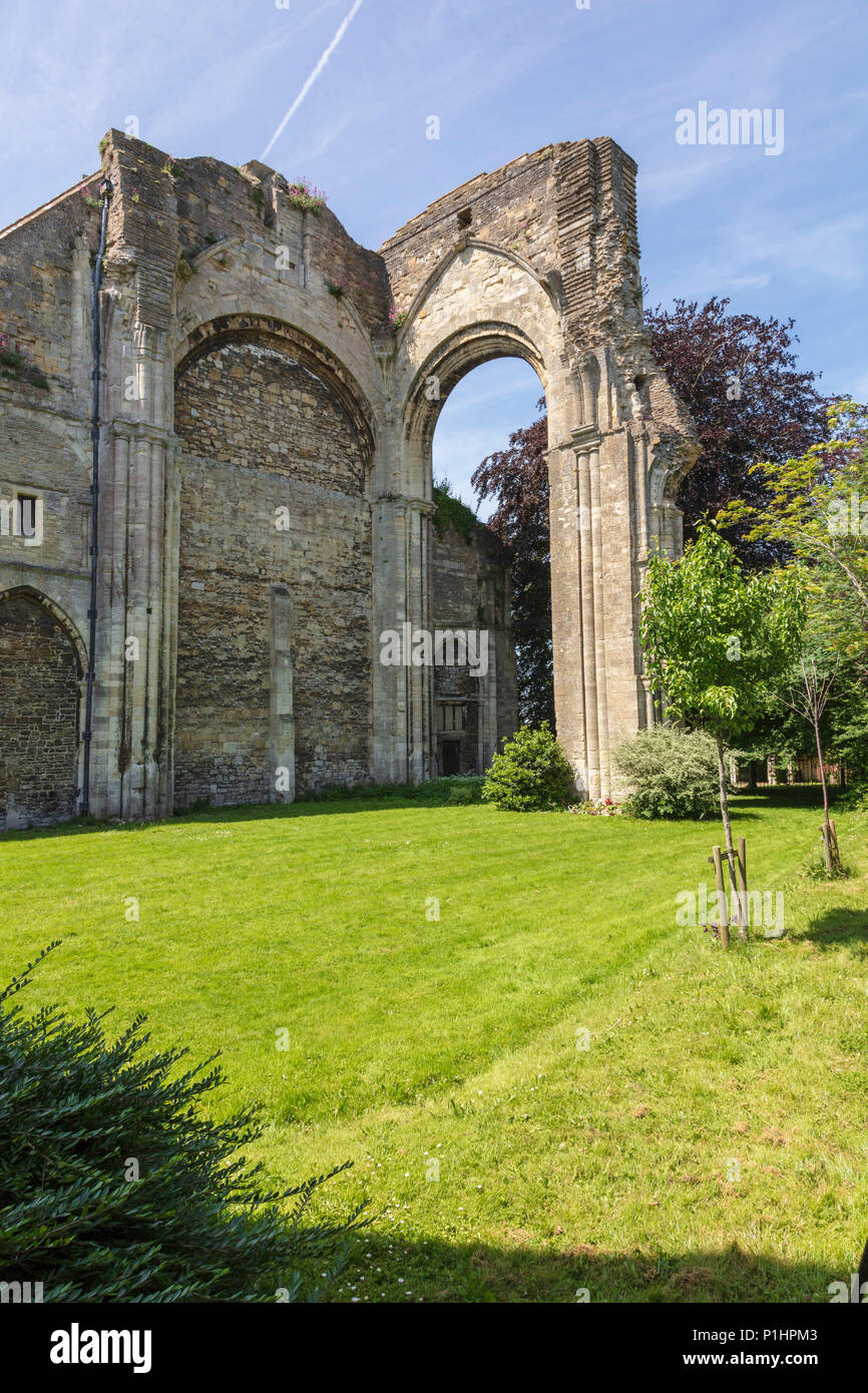 Les ruines de l'abbaye de Malmesbury et ses jardins, Wiltshire, Royaume-Uni Banque D'Images