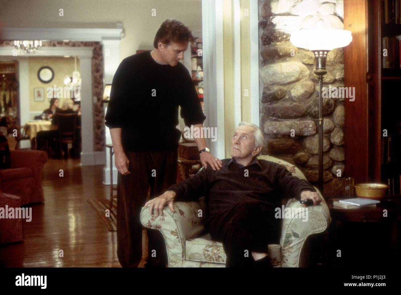 Titre original : il s'exécute dans la famille. Titre en anglais : il s'exécute dans la famille. Directeur de film : Fred Schepisi. Année : 2003. Stars : KIRK DOUGLAS, MICHAEL DOUGLAS. Credit : Metro-Goldwyn-Mayer (MGM) / SCHWARTZ, Andrew / Album Banque D'Images