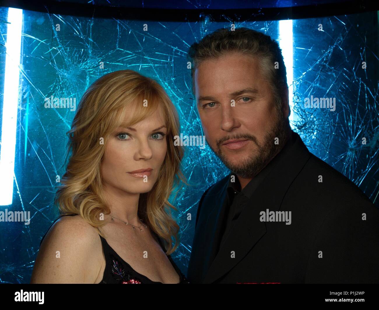 Titre original : CSI : Crime Scene Investigation-TV. Titre en anglais : CSI : Crime Scene Investigation. Année : 2000. Stars : MARG HELGENBERGER, WILLIAM PETERSEN. Credit : CBS Television / Album Banque D'Images