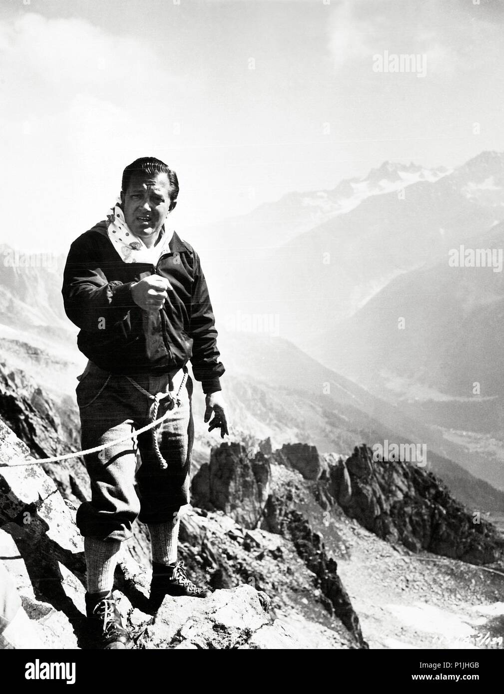 Titre original : LA MONTAGNE. Titre en anglais : la montagne. Film Réalisateur : EDWARD DMYTRYK. Année : 1956. Stars : EDWARD DMYTRYK. Credit : PARAMOUNT PICTURES / Album Banque D'Images