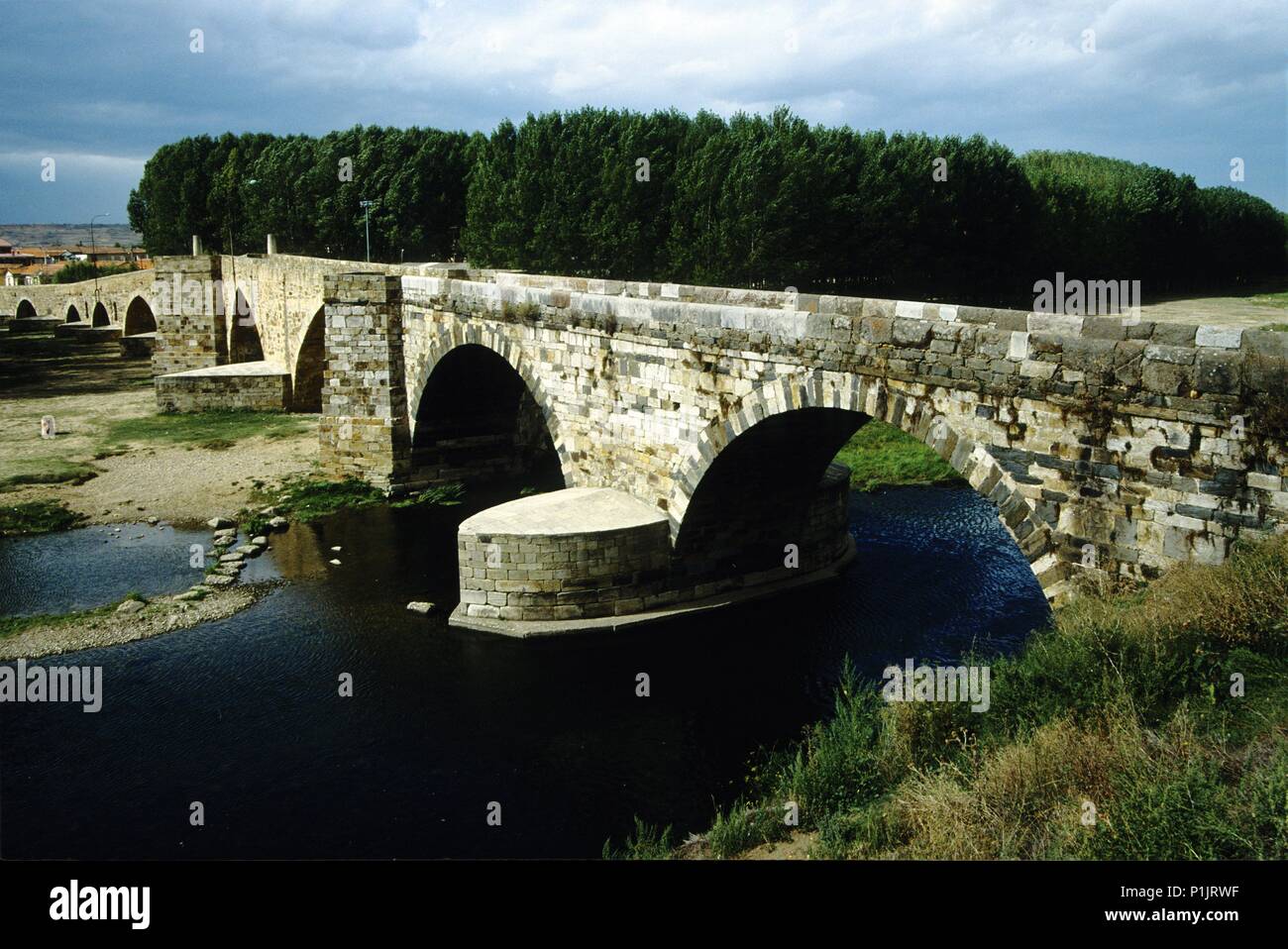 Puente de Órbigo / bridge, 'passo honroso' (Sant James pèlerins chemin de Santiago). Banque D'Images