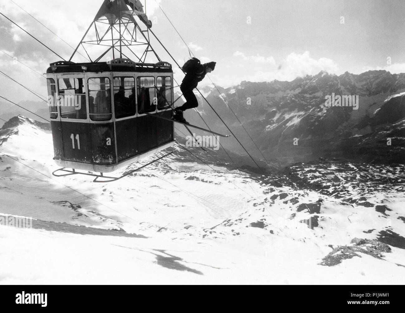 Titre original : SNOW JOB. Titre en anglais : TRAVAIL DE LA NEIGE. Film Réalisateur : George H. ENGLUND. Année : 1972. Stars : JEAN-CLAUDE KILLY. Credit : Warner Brothers / Album Banque D'Images