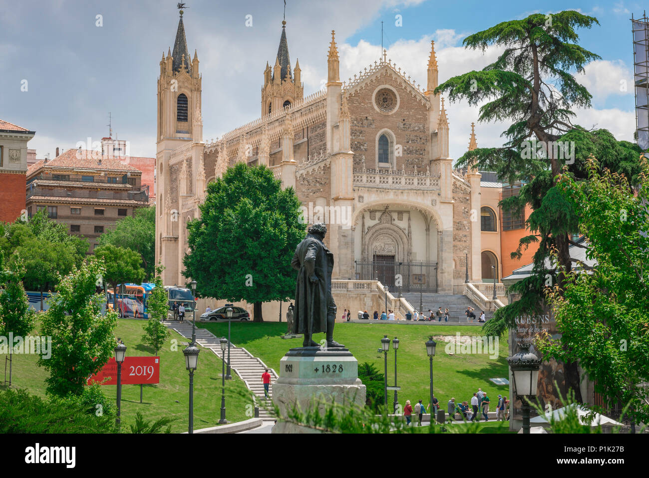 San Jeronimo el Real Madrid, voir du début du 16ème siècle Eglise de San Jerónimo El Real qui donne sur le musée du Prado à Madrid, Espagne. Banque D'Images