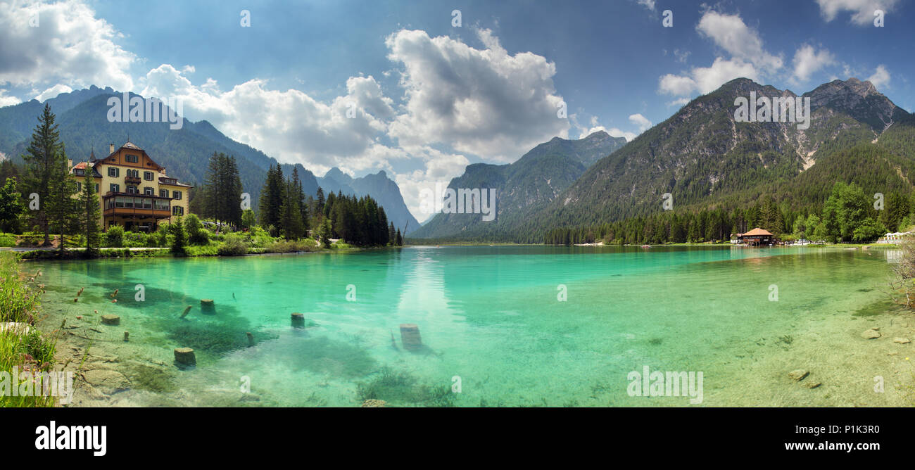 Panorama du lac de montagne Dolomites, dobbiaco Banque D'Images