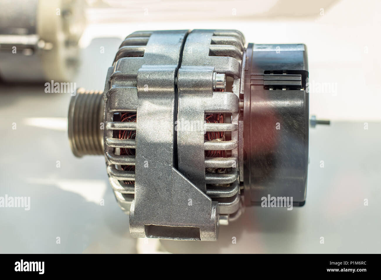 Générateur de puissance sur la table. Car une partie de l'ingénierie. Banque D'Images