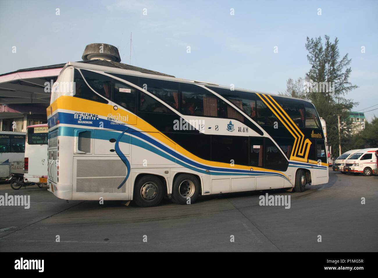 CHIANG MAI, THAÏLANDE - 15 octobre 2011 : Bus de Chantour. Photo à la gare routière de Chiangmai, Thaïlande. Banque D'Images