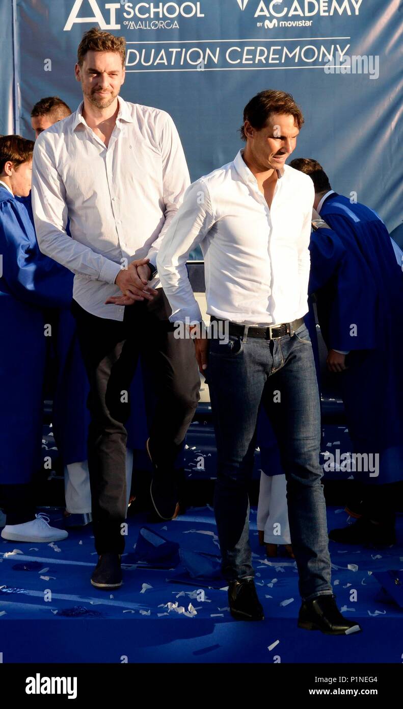 Graduación en la cérémonie de remise des diplômes universitaires Rafa Nadal Rafa Nadal Academy à Manacor 12/06/2018 Pau Gasol Rafa Nadal Banque D'Images