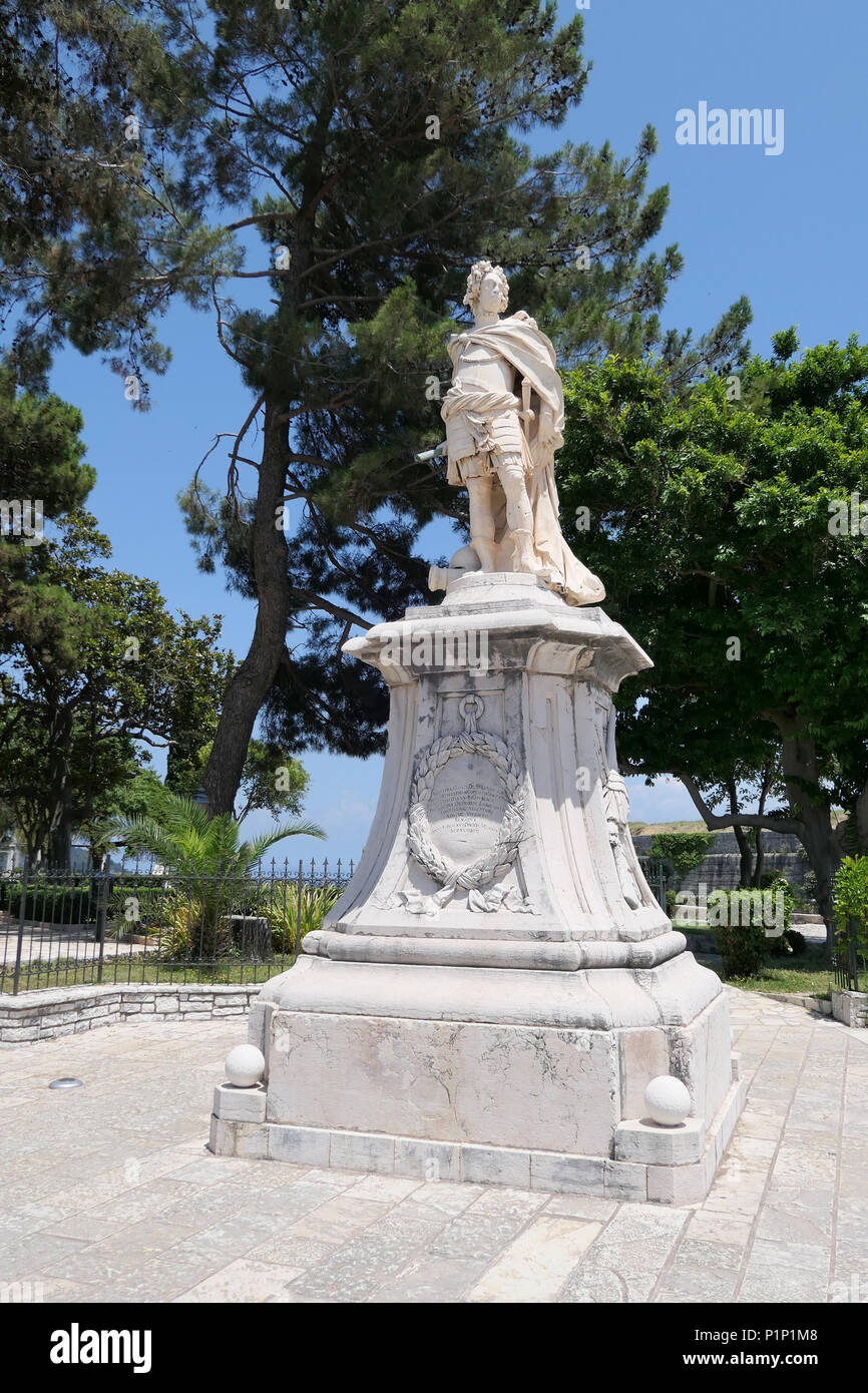 La ville de Corfou, Corfou/ Grèce 01 juin 2018 : Mathias Von Der Schollenburg statue dans la ville de Corfou. Il a aidé au déterminant pour la défense de la ville de Banque D'Images